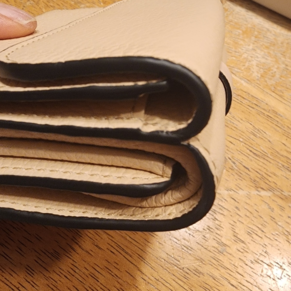 Chloé Alphabet Small Tri-Fold Wallet crafted from grained calfskin New Unused - Picture 9 of 16
